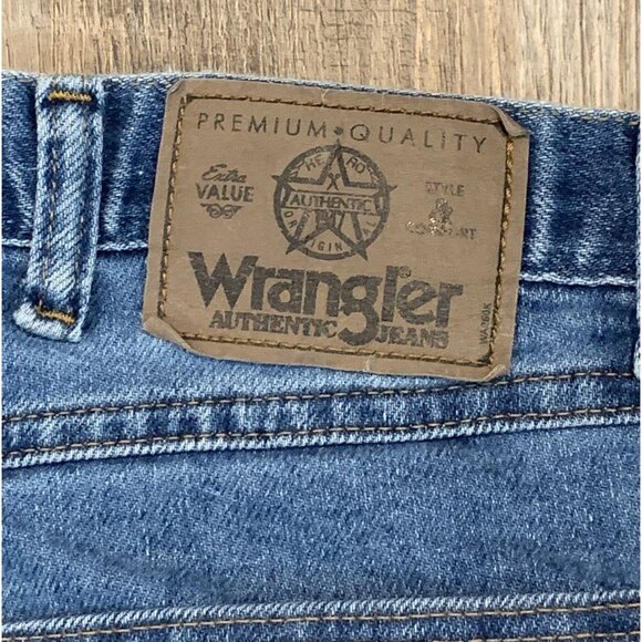 Wrangler Mens Authentic Jeans 42X30 Classic Fit Blue Denim Straight Leg 85900DW - Picture 3 of 11